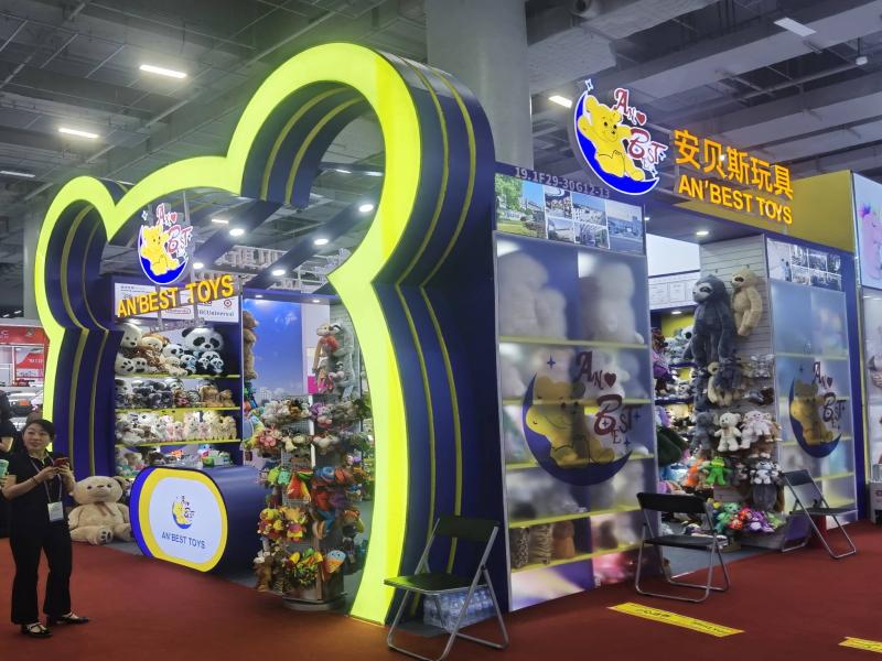 揚(yáng)州安貝斯玩具有限公司的第135屆獲獎廣交會展位設(shè)計搭建圖片