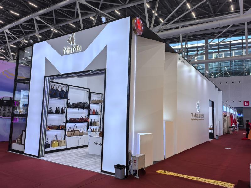 廣州市珉銘皮具有限公司的第136屆獲獎(jiǎng)廣交會(huì)展位搭建圖片