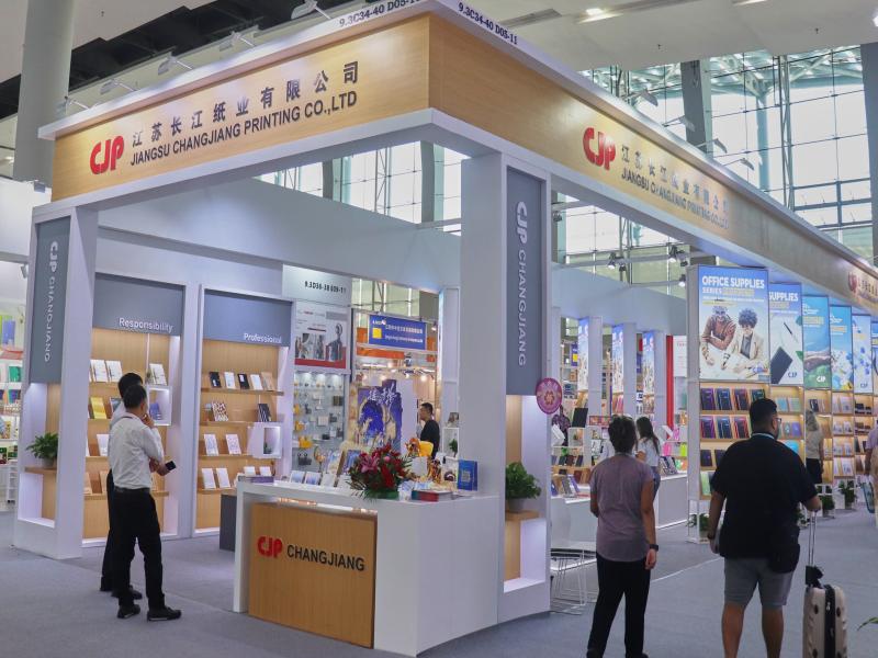 江蘇長江紙業(yè)有限公司的第136屆獲獎(jiǎng)廣交會(huì)展位設(shè)計(jì)搭建圖片