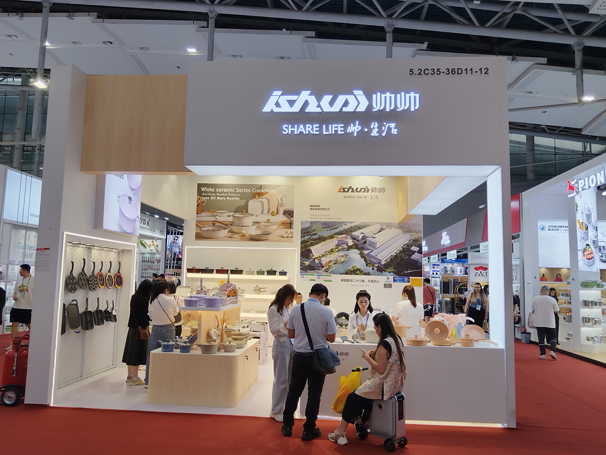 帥帥電器的第135屆廣交會(huì)展位設(shè)計(jì)搭建現(xiàn)場(chǎng)圖片