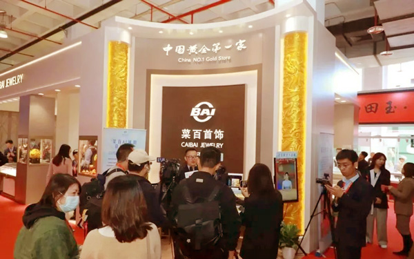 如何通過(guò)燈光讓珠寶展臺(tái)設(shè)計(jì)更吸引人？搭建商揭秘